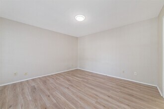 Building Photo - 6602 Harbor Town Dr