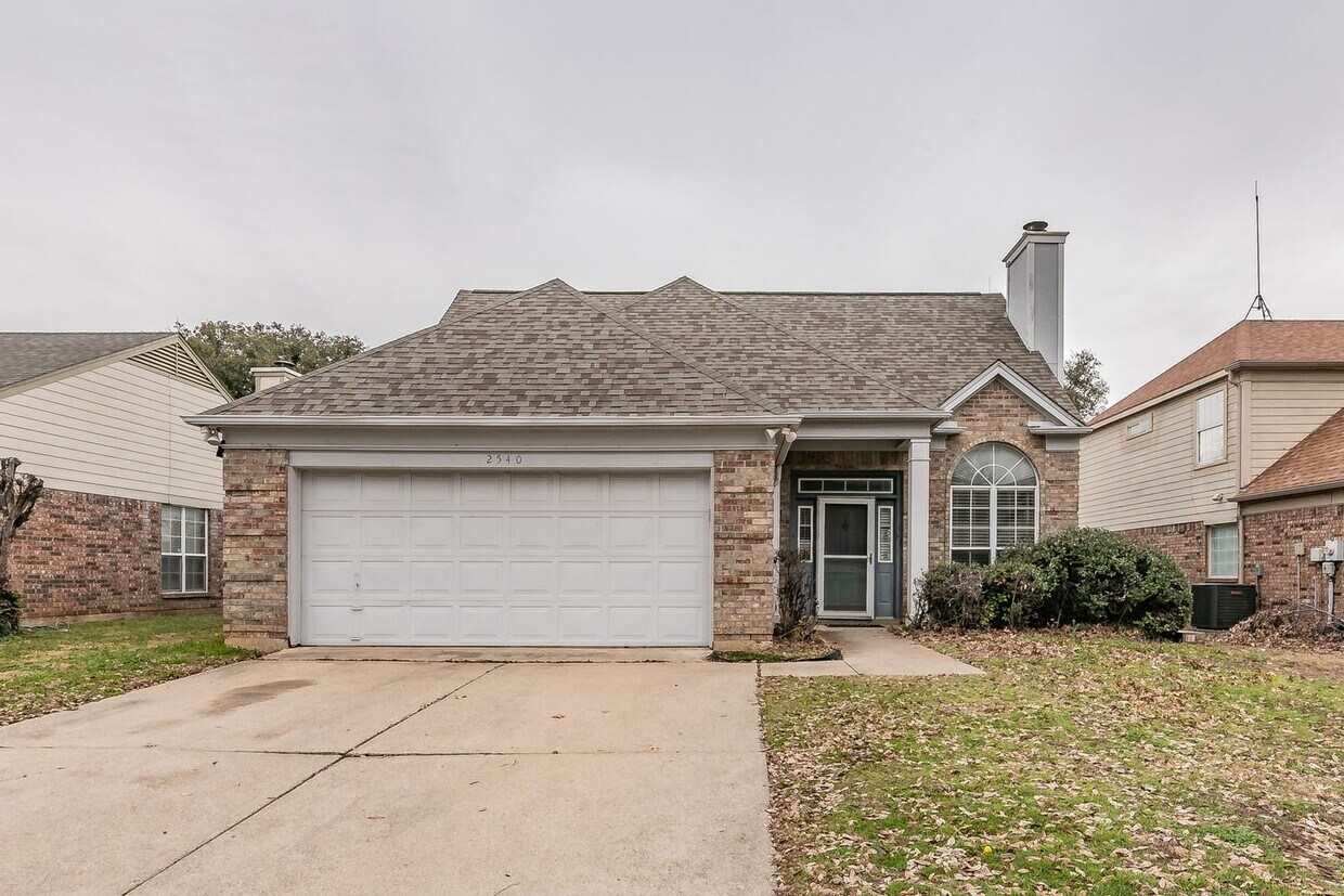 Primary Photo - For Lease – Spacious 3-Bedroom Home with P...