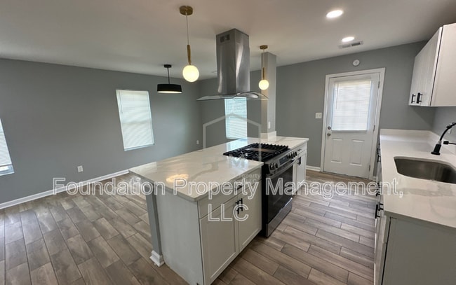 Building Photo - 3851 Selden Cove
