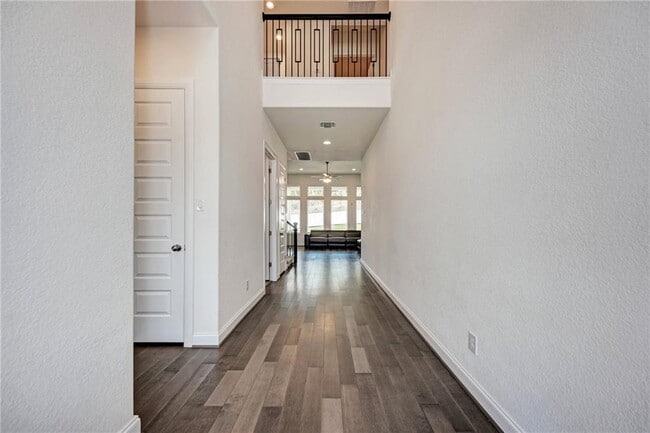 Building Photo - 302 Baldovino Skyway