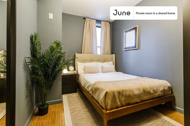 Foto del edificio - Private bedroom in 3 bed/1 bath Home