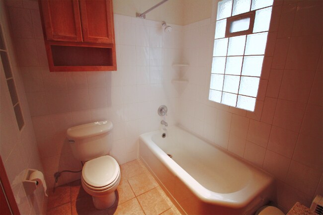 Foto del edificio - 2927 N Newhall St