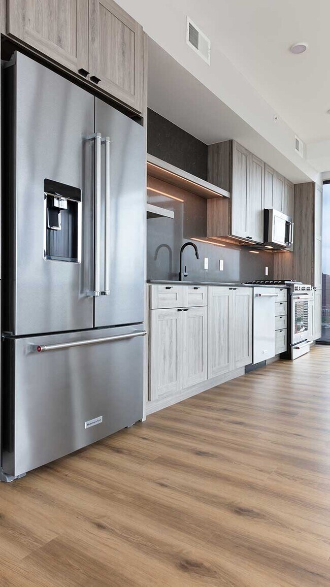Penthouse-level Signature Collection apartment homes feature kitchens with upgraded appliances - Avalon 555 President Apartments