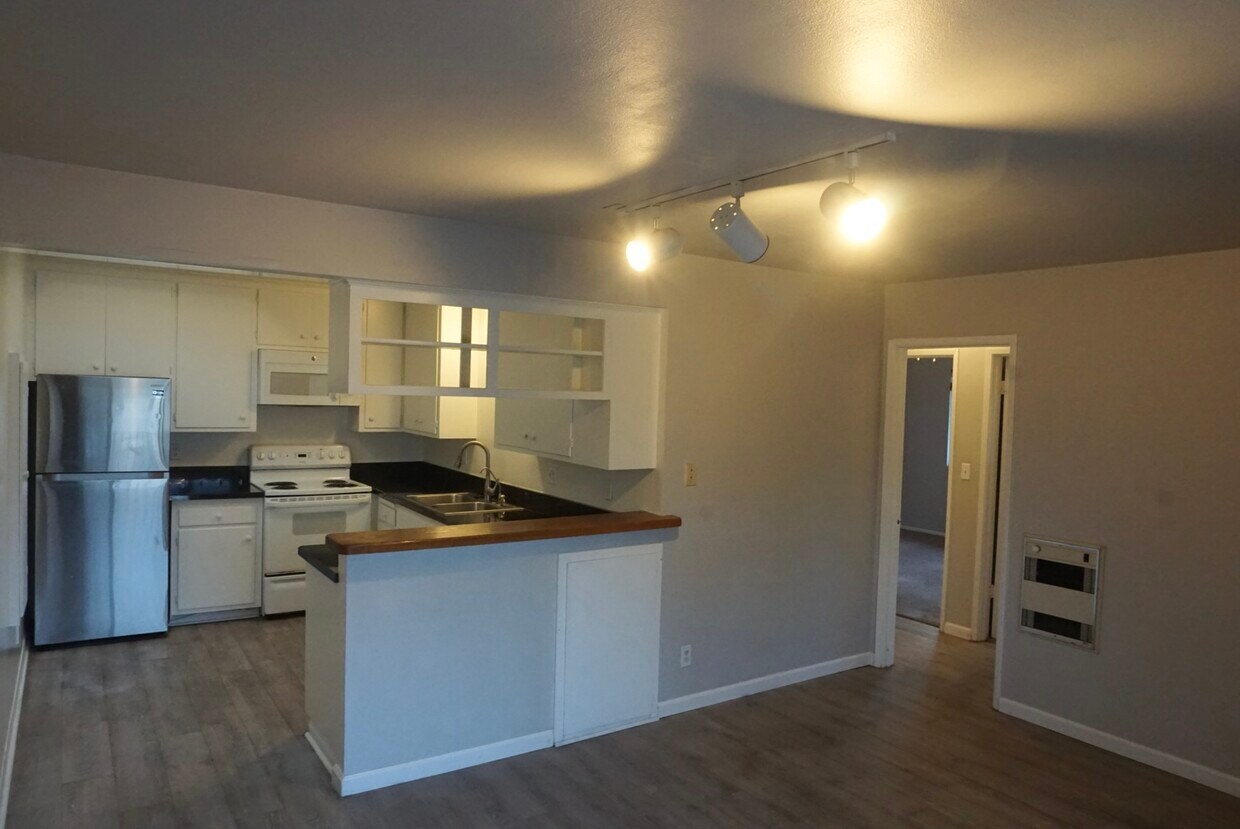 5860 Mandarin Dr Unit D, Goleta, CA 93117 Condo for Rent in Goleta