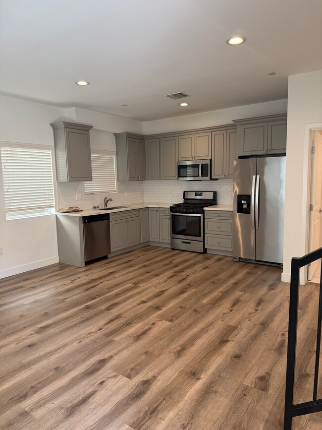 Photo - 6458 1/2 Balboa Blvd (Los Angeles, CA) Townhome