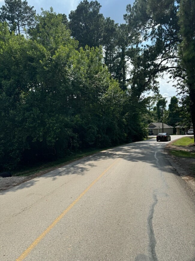 Foto del edificio - 10110 Barberry St