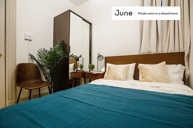 Foto del edificio - Private bedroom in 5 bed/1 bath Home
