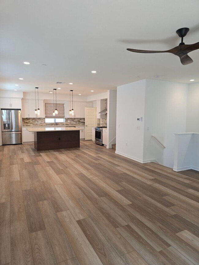 Foto del edificio - Breathtaking 4-bedroom, 3.5-bathroom townh...