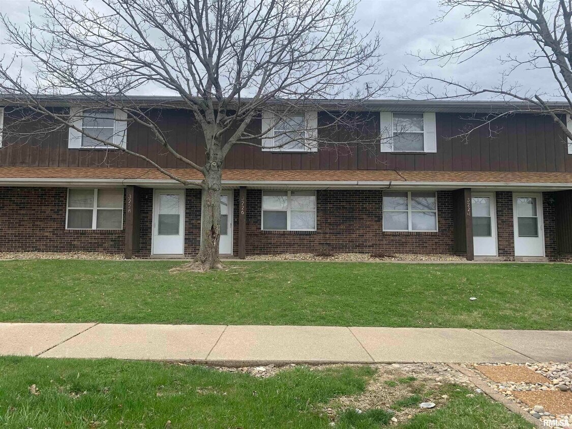 Primary Photo - 3226 N Molleck Dr