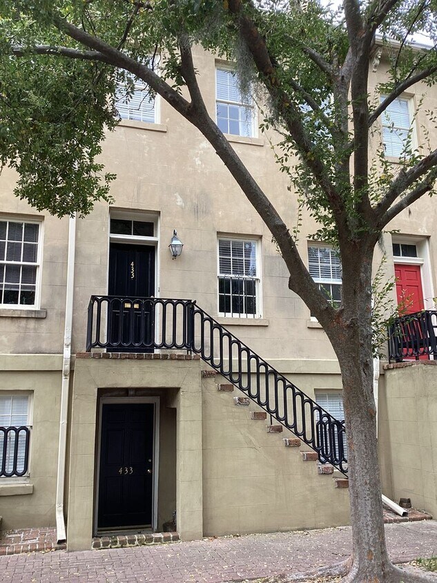 Primary Photo - 433 Barnard St