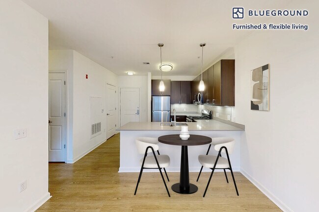 Foto del edificio - 333 Great River Rd