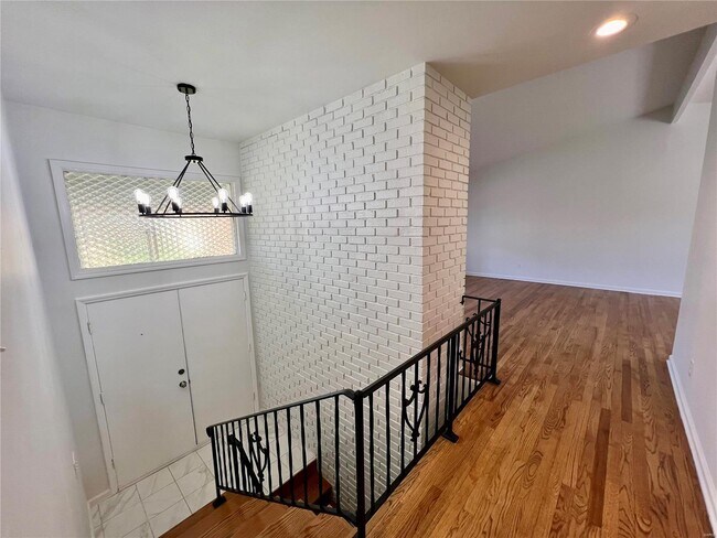 Foto del edificio - 5812 5 Oaks Pkwy