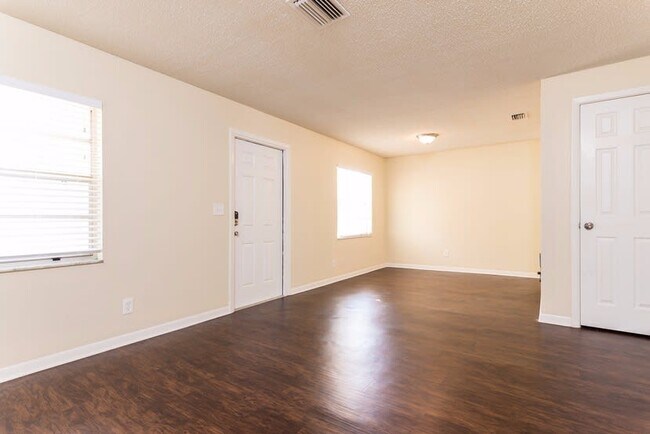 Building Photo - 7103 Daggett Ter