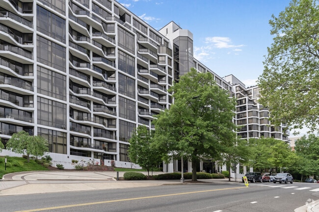 Building Photo - 1530 Key Blvd
