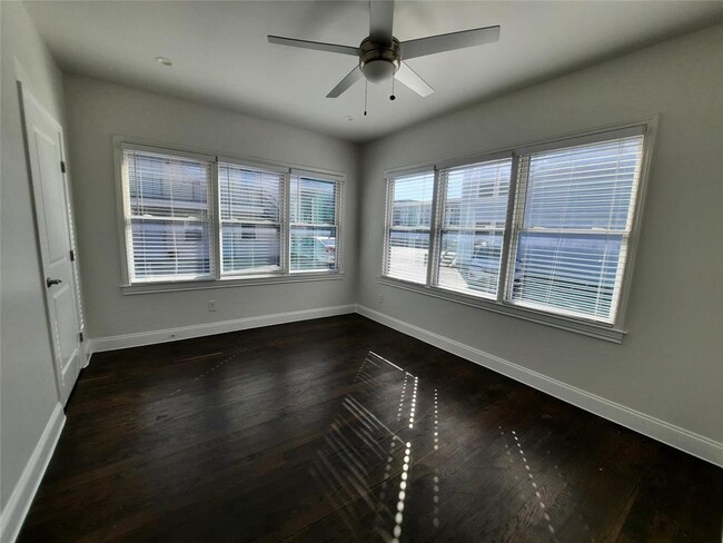 Building Photo - 4926 San Jacinto St