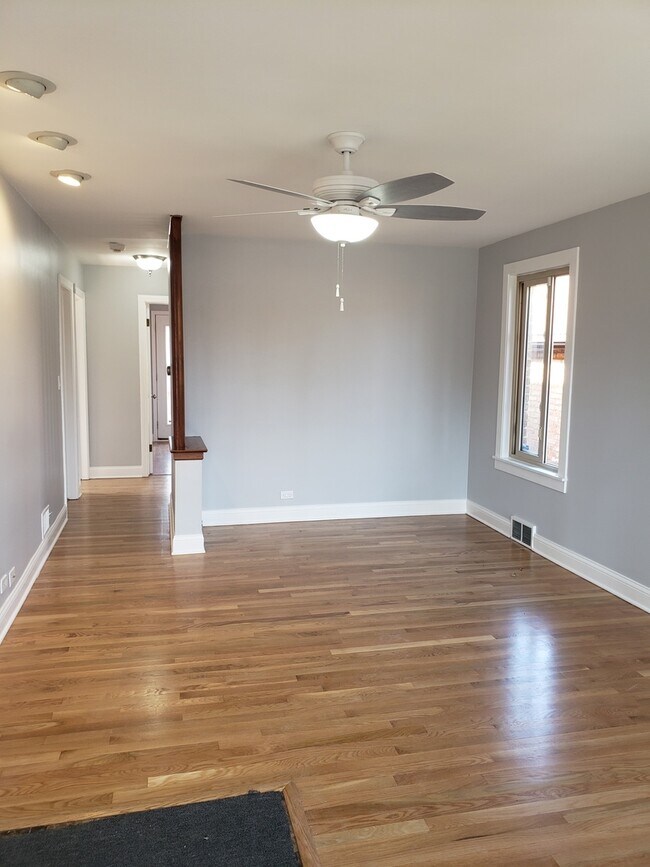 Foto del edificio - 3648 N Pittsburgh Ave