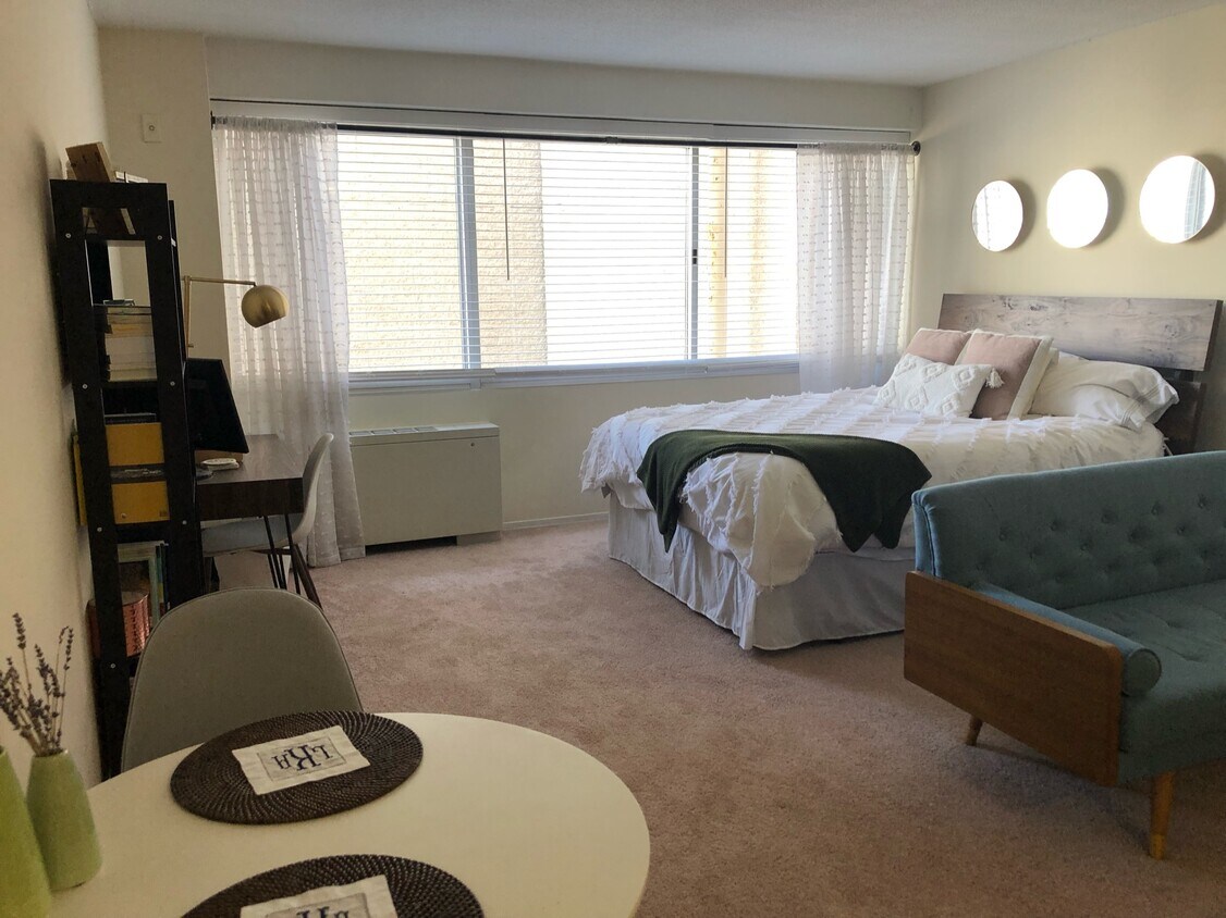 Foto principal - 5500 Friendship Blvd