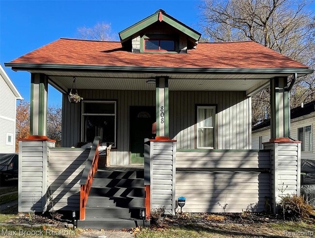 Building Photo - 808 Laprairie St