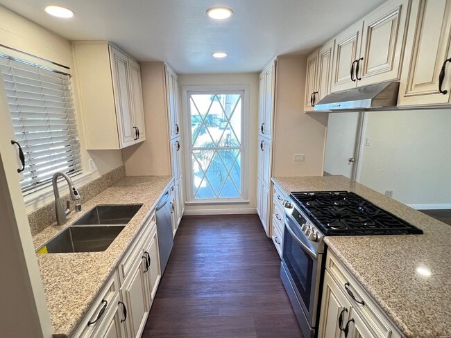 Building Photo - Adorable and Recently Upgraded 4 Bedroom P...
