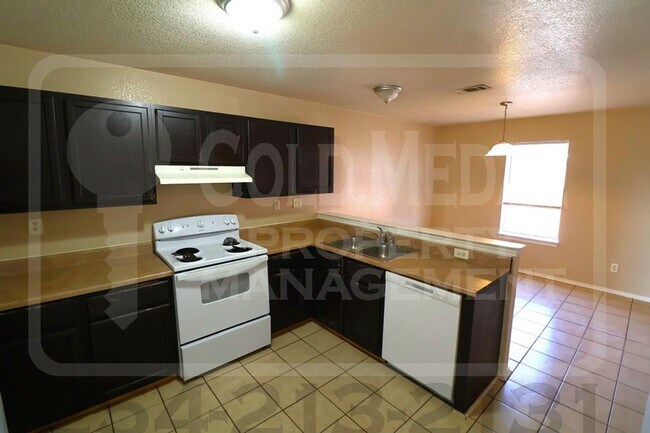Foto del edificio - 2806 Cantabrian Dr