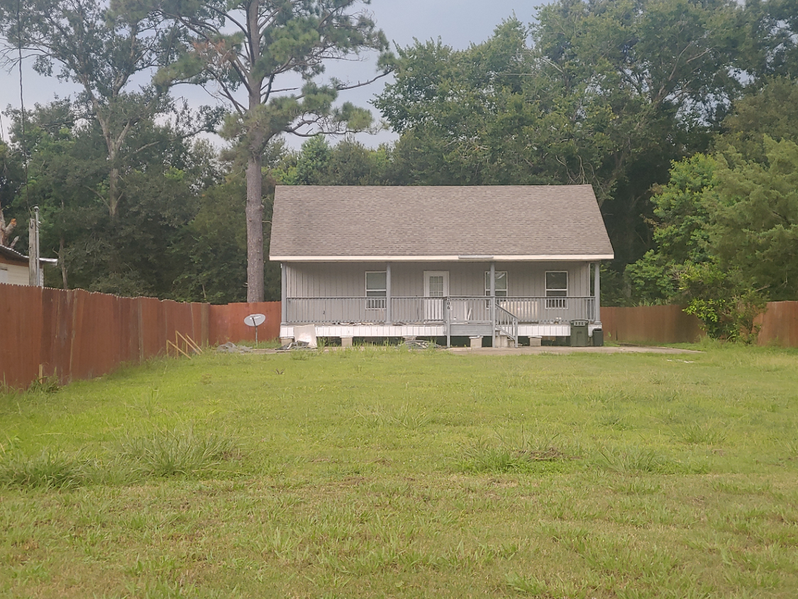 206 Coles - 206 Coles St