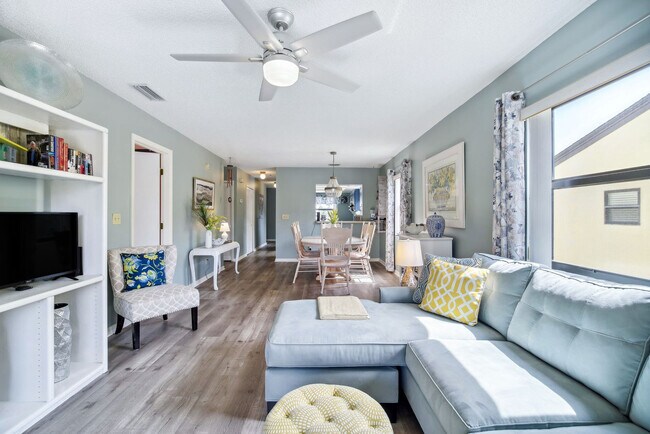Foto del edificio - 5640 N Banana River Blvd