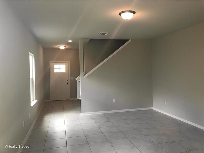 Building Photo - 2013 Langdale Ln