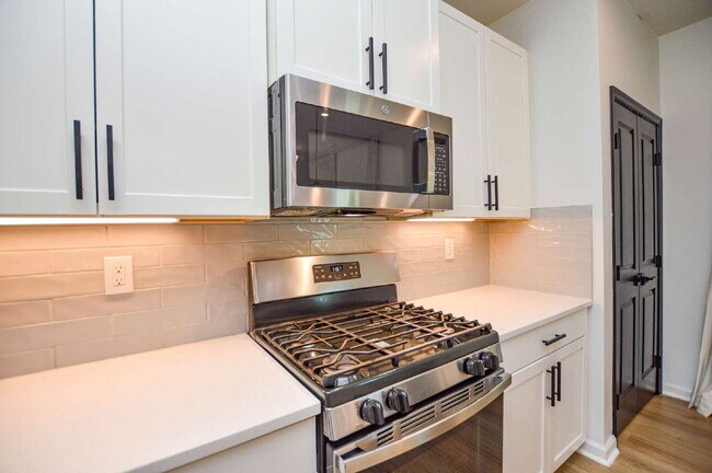 Foto del edificio - 3 Bedrooms | 2.5 Bathrooms | Lower-Level Flex Room | Approximately 1,978 Square Feet | 2-Car Gara...