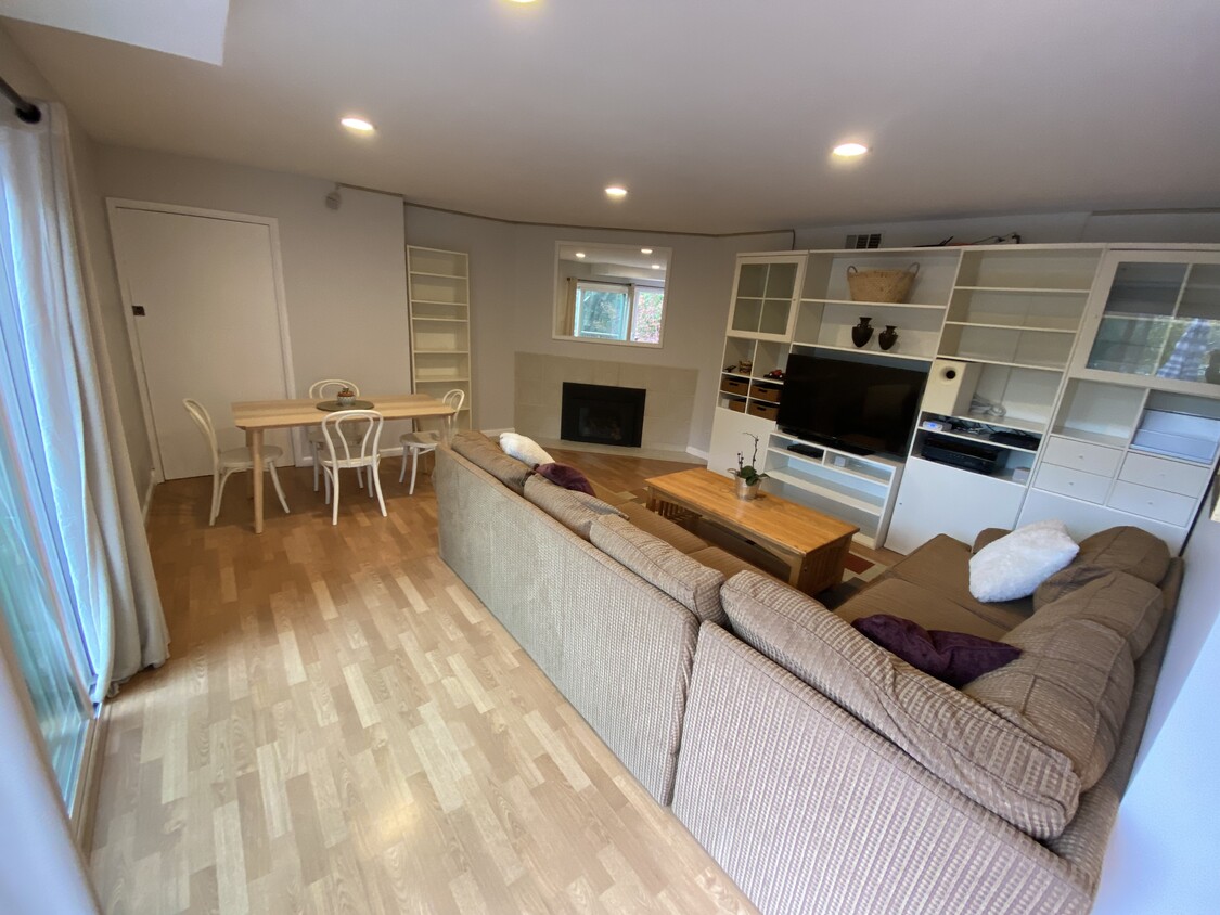 Lounge - 22 Truman Dr