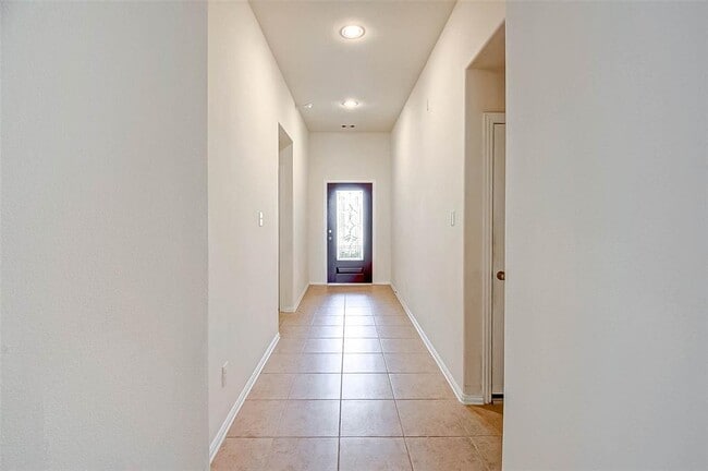 Building Photo - 215 Stoneroller Dr