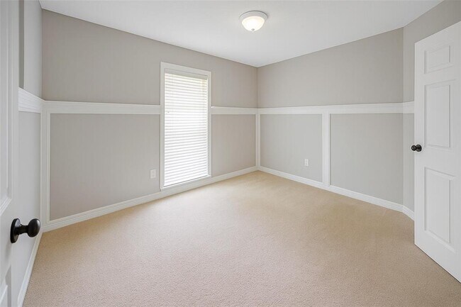 Foto del edificio - 506 Brendon Park Ln