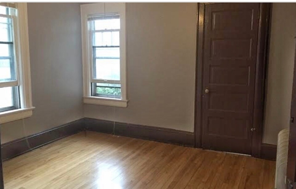 Foto del edificio - 3022 N Oakland Ave