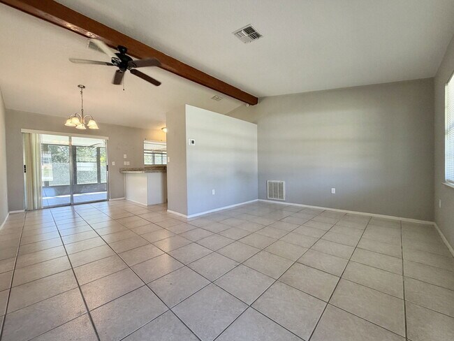Foto del edificio - 12258 Foothill St