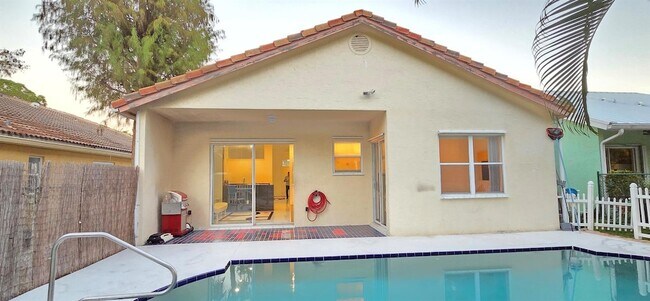 Foto del edificio - 661 Lake Wellington Dr