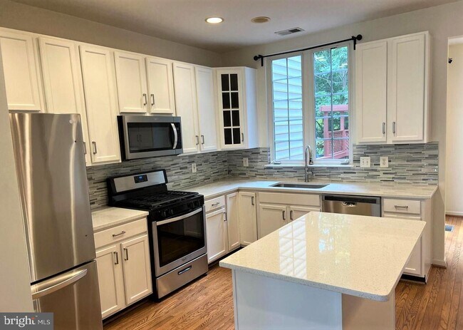 Foto del edificio - 8521 Bertsky Ln