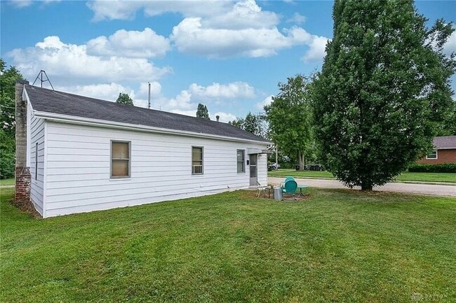 Building Photo - 102 1/2 Home Avenue