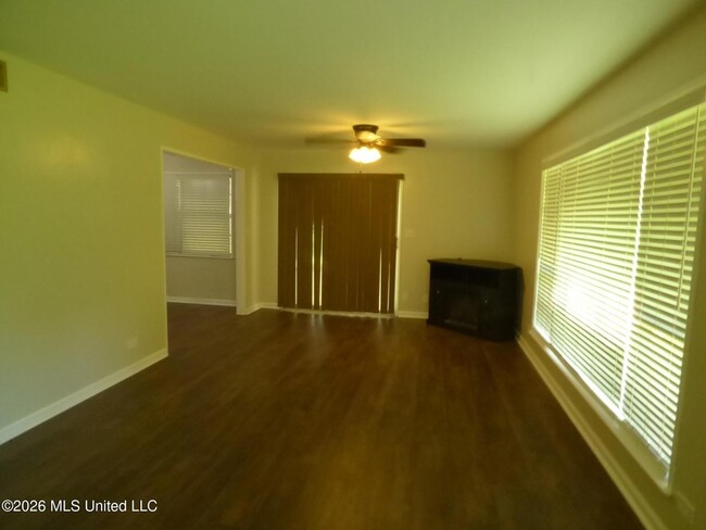 Building Photo - 2083 Martin Rd