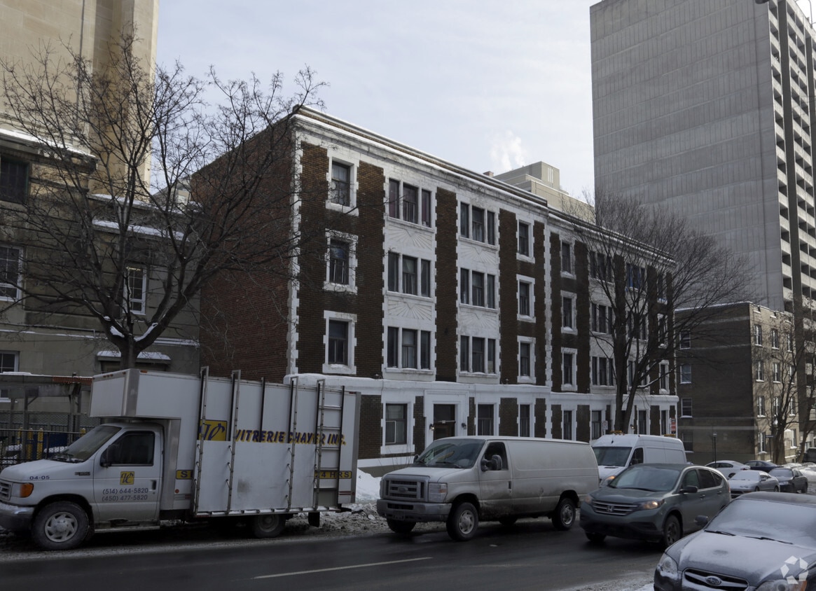 Building Photo - 2205-2257 Saint-Marc