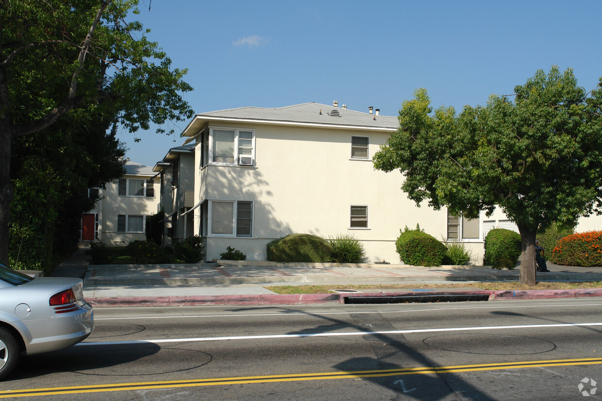 Building Photo - 1401 E Broadway