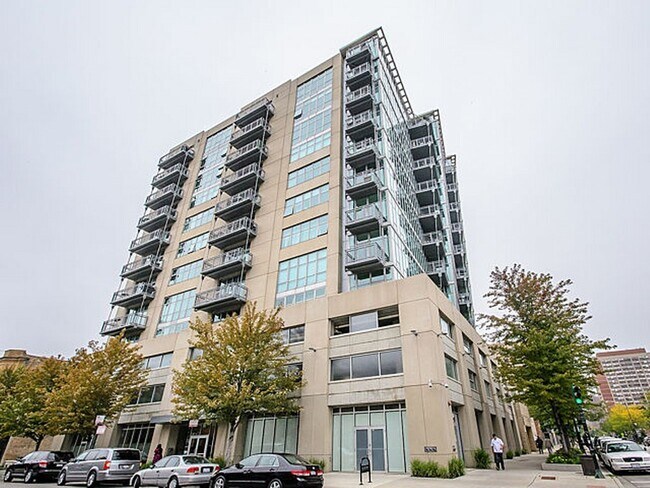 Foto del edificio - 1000 W Leland Ave
