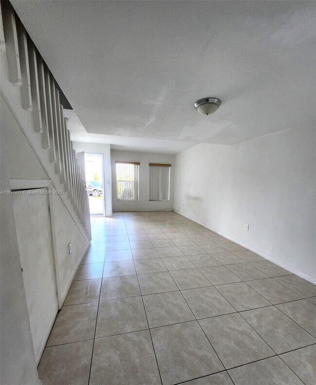 Building Photo - 9203 Fontainebleau Blvd