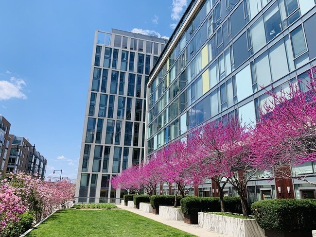 Building Photo - 2 Earhart St