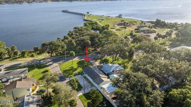 Foto del edificio - 1146 Riverside Dr