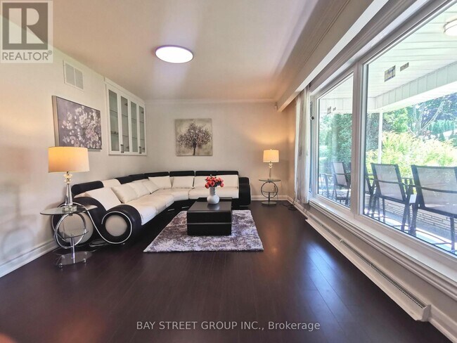 Photo du bâtiment - 67 Burbank Dr
