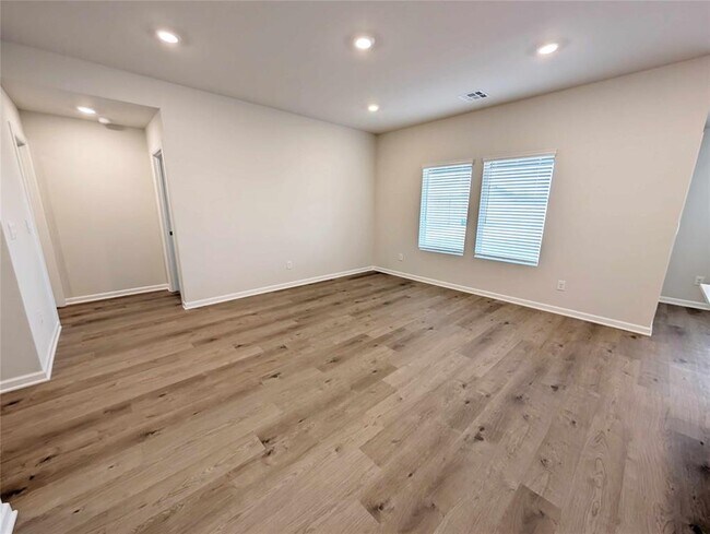 Building Photo - 2917 Ember Dr