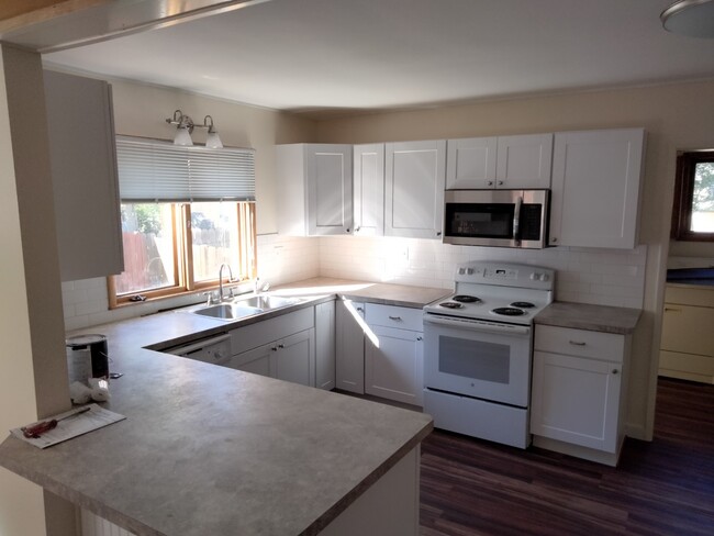 brand new kitchen - 415 S 5th Ave