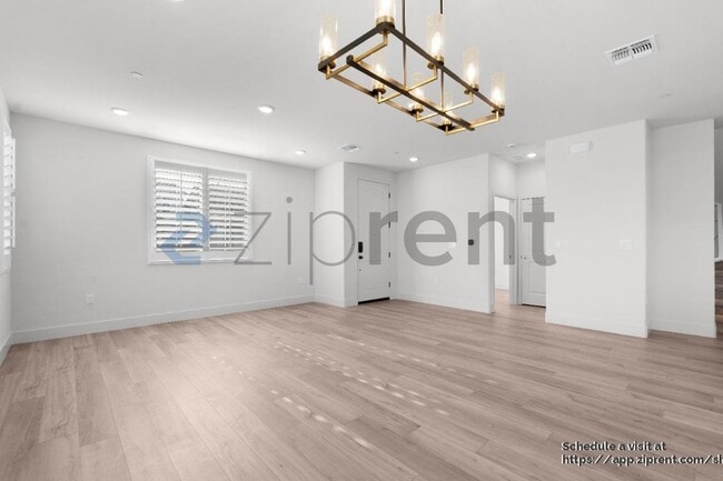 Building Photo - Unit