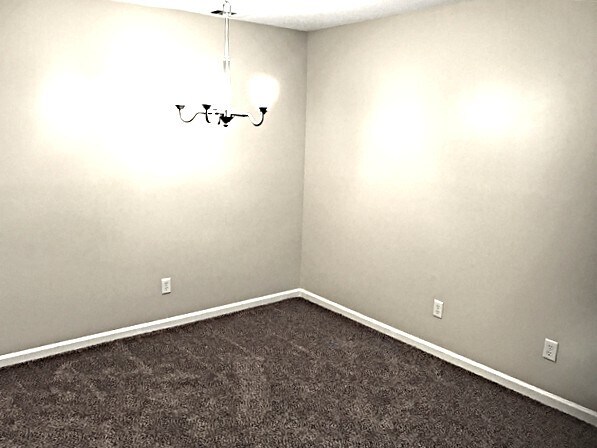 Foto del edificio - 491 Laurel Hill Cir