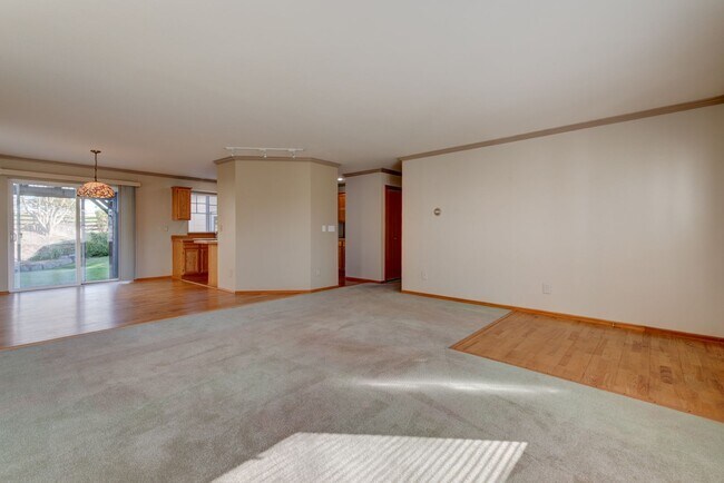 Foto del edificio - Single Level 3 Bed 2 Bath Home