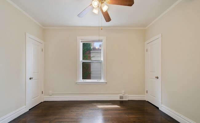 Building Photo - 5318 N Oak Park Ave